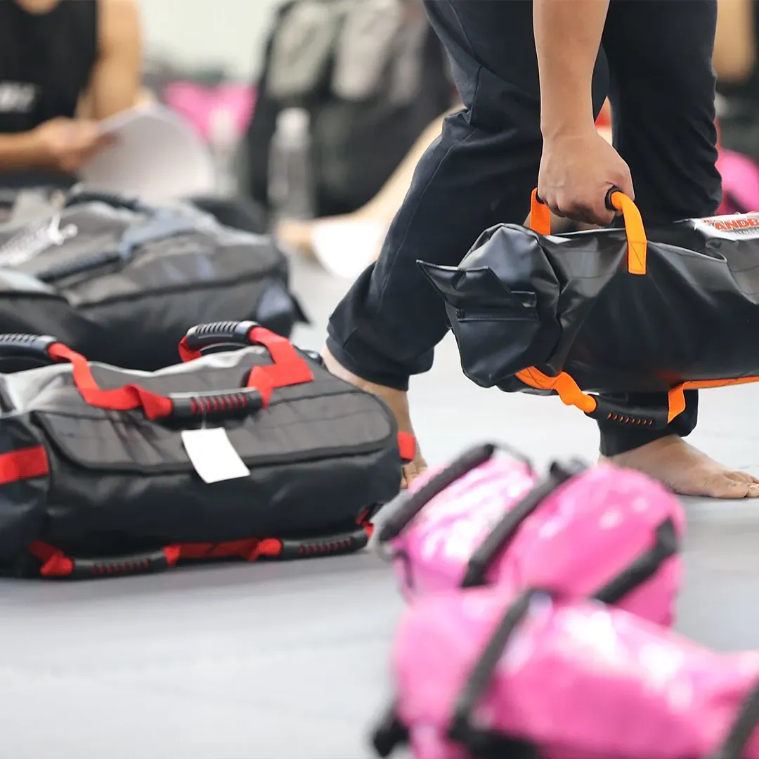 Mark Dorninger - Kettlebell.eu - sandbag training 4 Sandbag Training